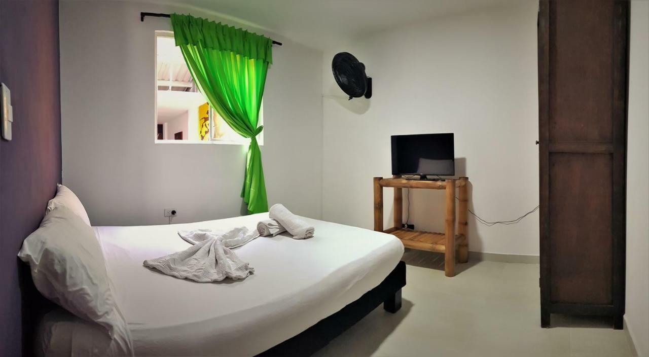 Hostal La Mercedes Street Cali Buitenkant foto