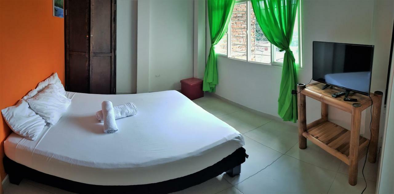 Hostal La Mercedes Street Cali Buitenkant foto
