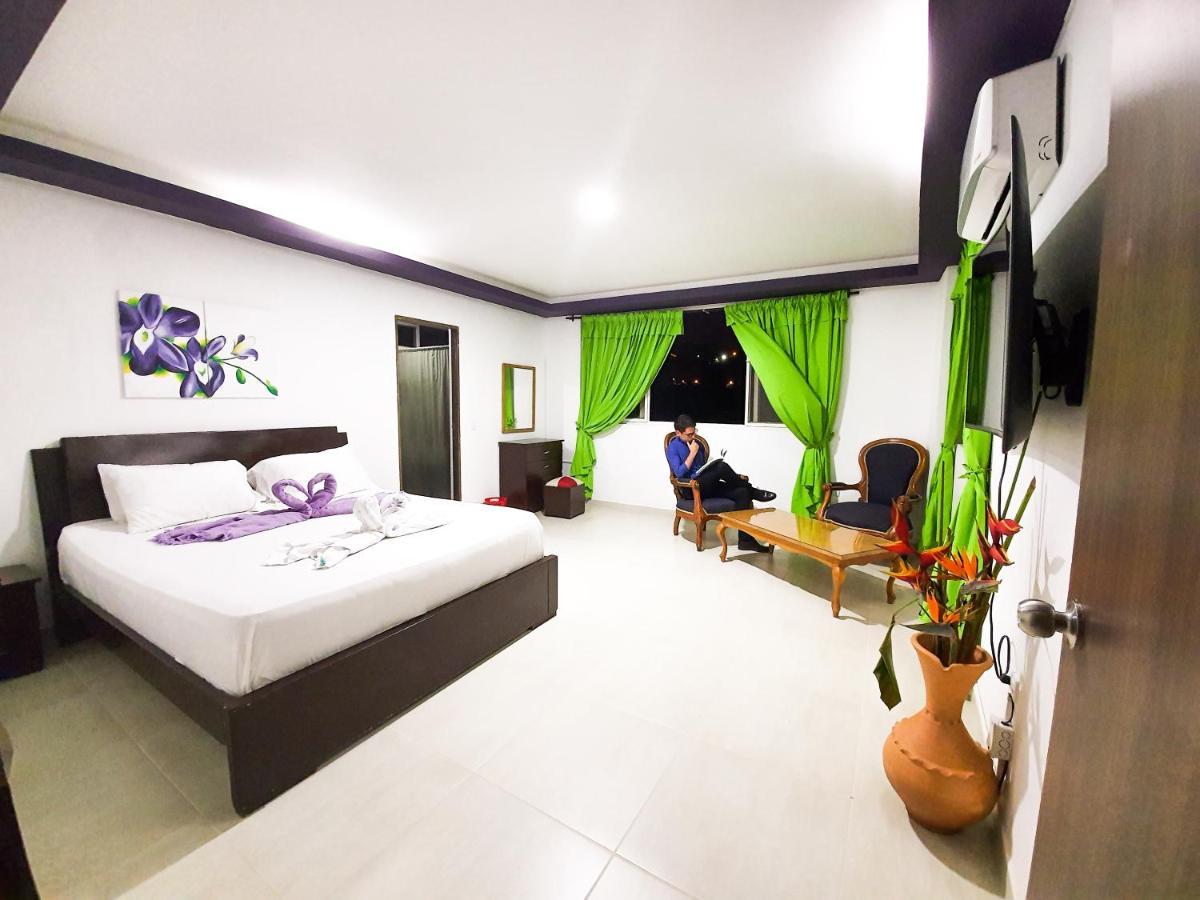 Hostal La Mercedes Street Cali Buitenkant foto