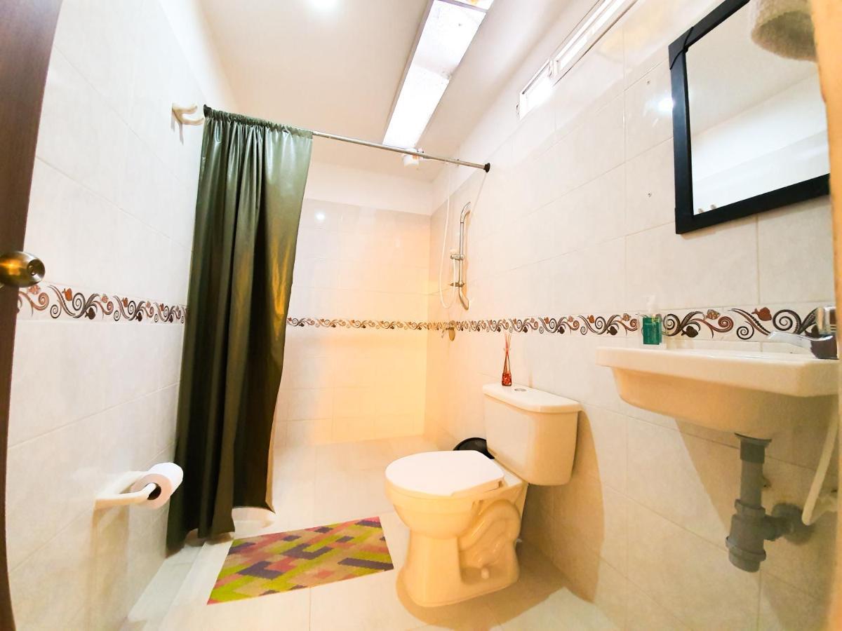 Hostal La Mercedes Street Cali Buitenkant foto