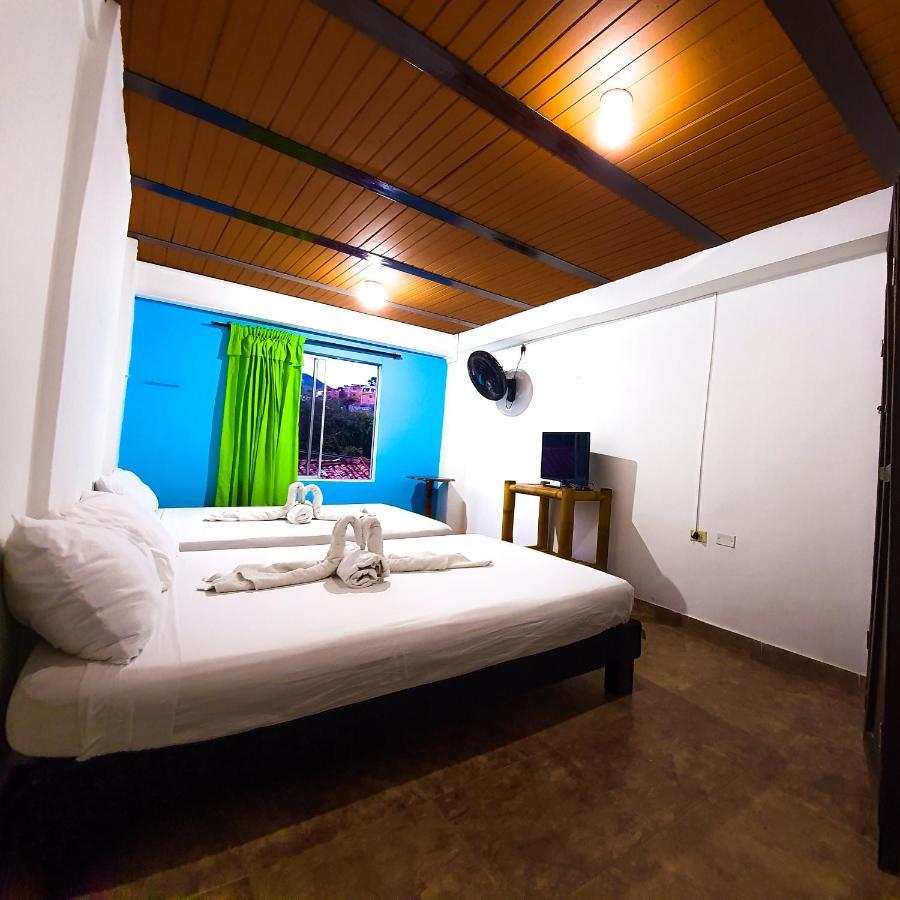 Hostal La Mercedes Street Cali Buitenkant foto