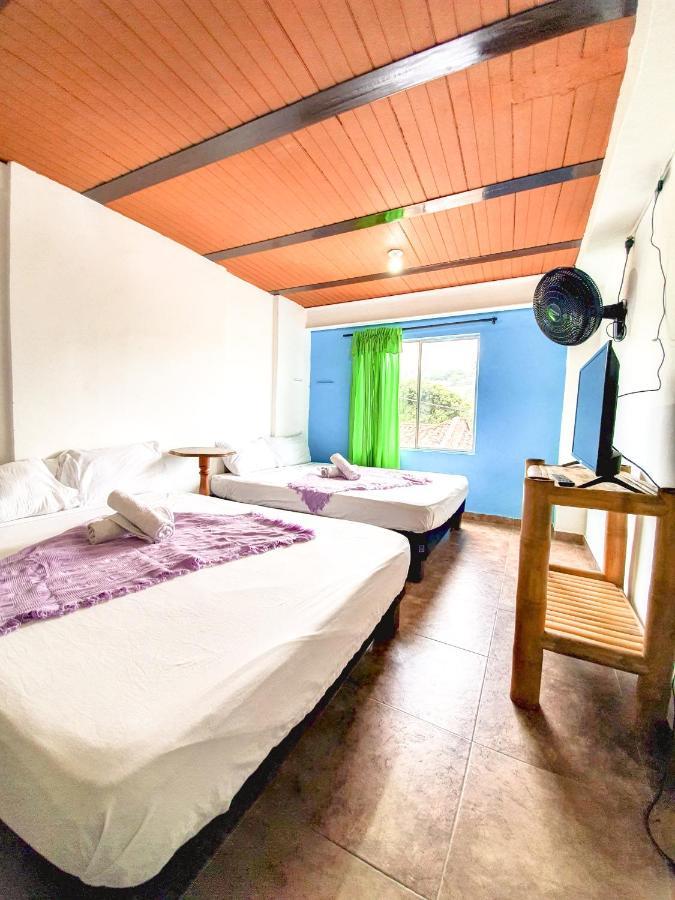 Hostal La Mercedes Street Cali Buitenkant foto